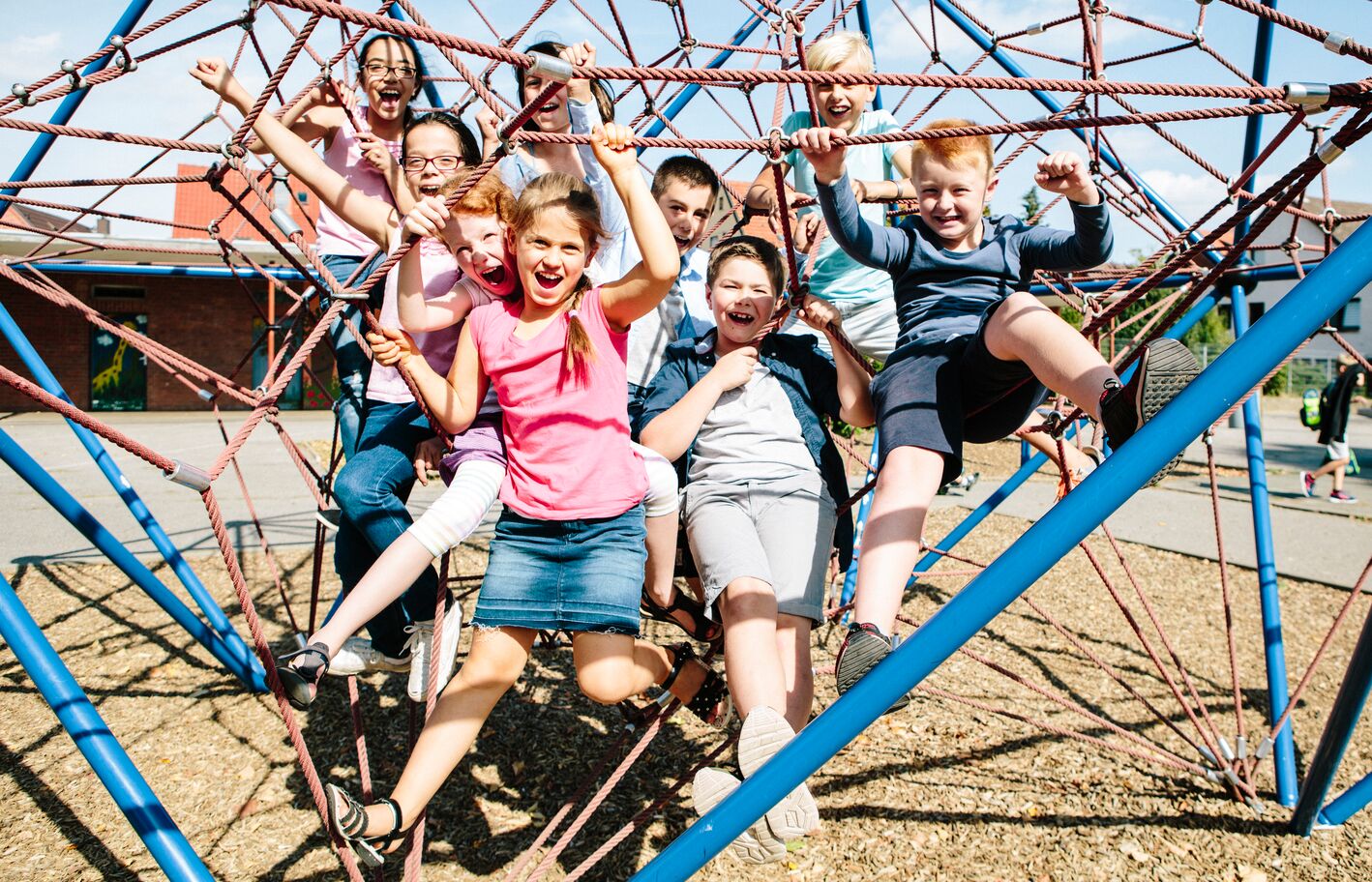 99 iStock-1051338198 Spielplatz